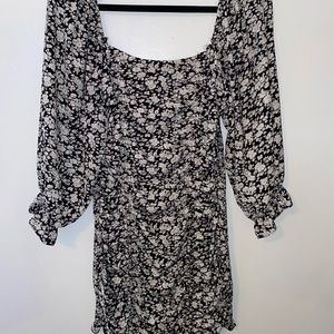 Women’s clothing .